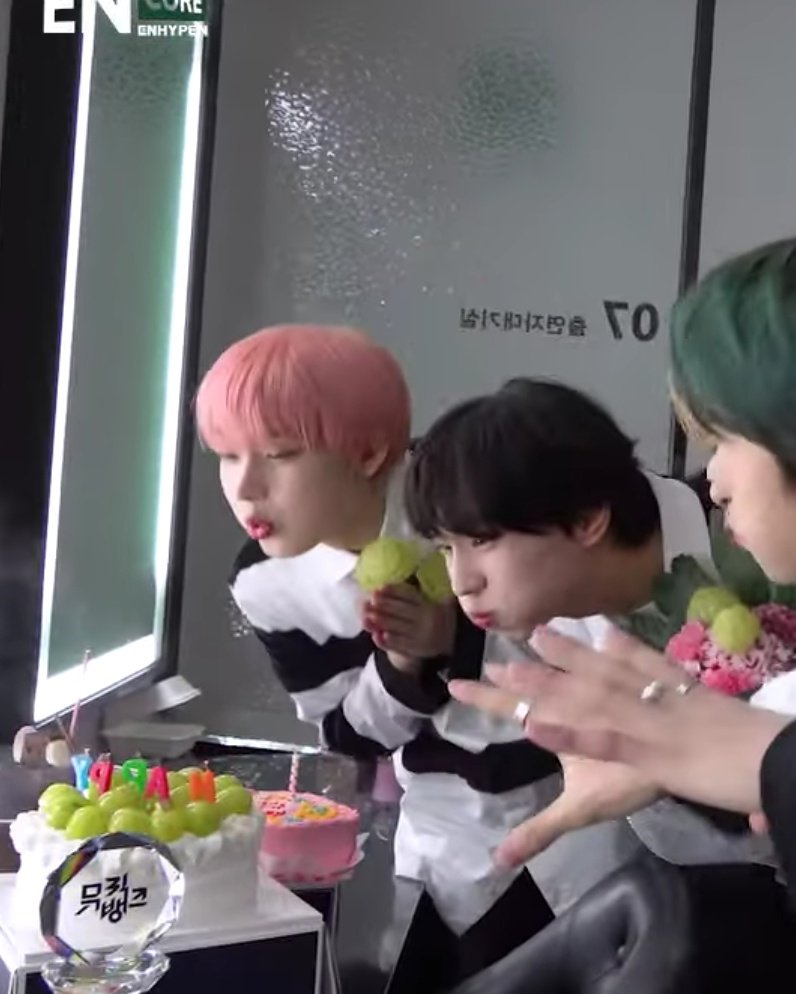 softlysunoo's tweet photo. sunwon are definitely the 
twins of each other 😭 https://t.co/6KZ1X6vKAs