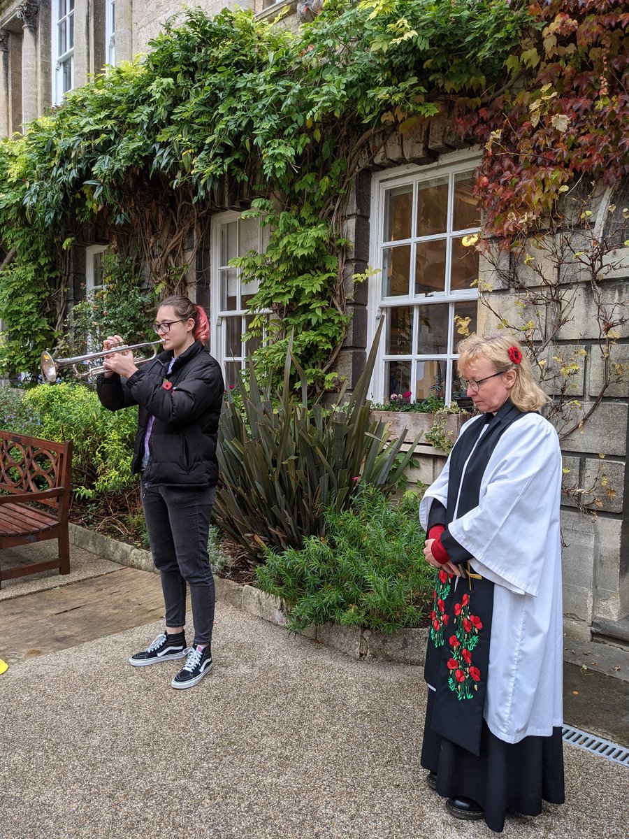 HertfordCollege's tweet photo. More than 500 Hertford men had served in WWI when armistice was signed 103 years ago today.

At 11am, we honoured them and their fellows who fought in WWII with a two minute silence led by our Chaplain, Mia and with the Last Post played by Engineering student J #LestWeForget https://t.co/0Wpg7IyBOA