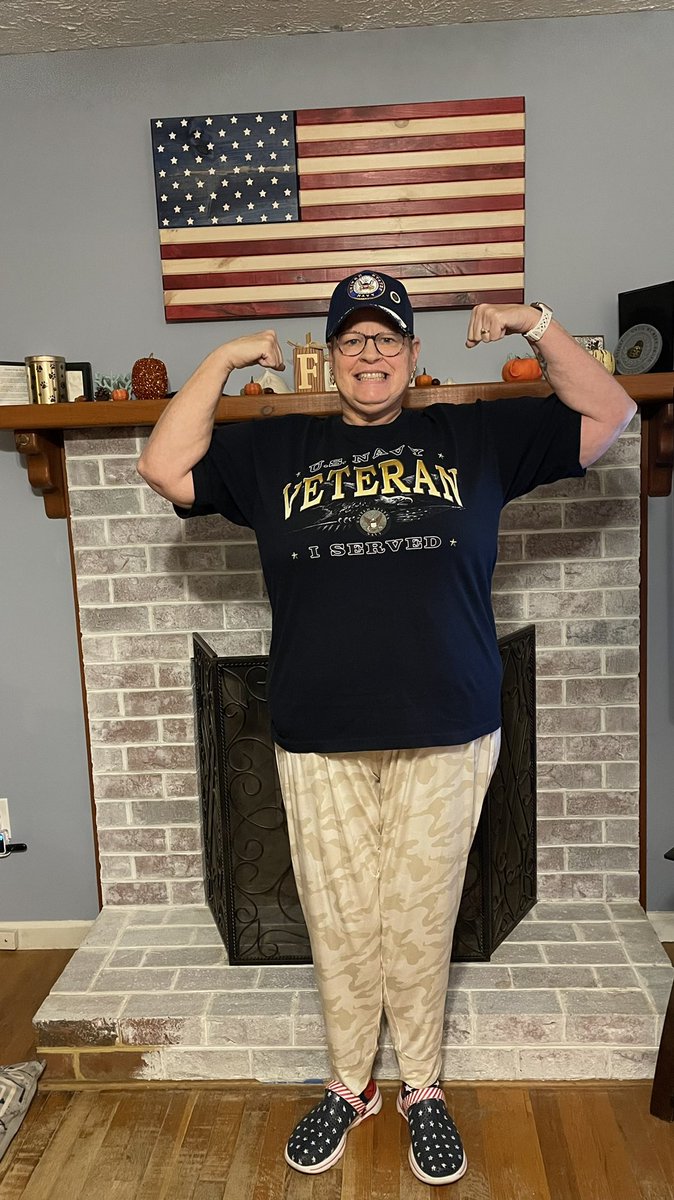 TaughtytheHokie's tweet photo. Happy Veterans Day to my fellow Shipmates and to all Veterans who served our great nation! Especially my Sailor who I met in the Navy 31 years ago Mark Harris!!! β€οΈβοΈβ€οΈπ€π #attention #paraderest #NavyStrong πΊπΈ https://t.co/8dxBnjKkFb