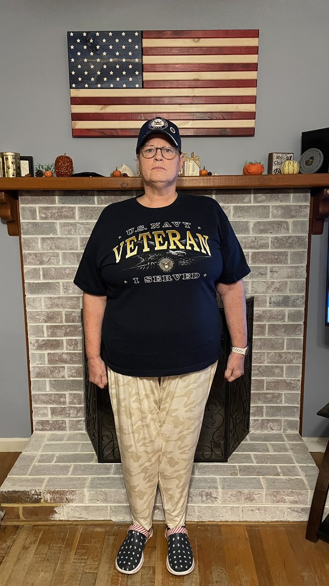 TaughtytheHokie's tweet photo. Happy Veterans Day to my fellow Shipmates and to all Veterans who served our great nation! Especially my Sailor who I met in the Navy 31 years ago Mark Harris!!! β€οΈβοΈβ€οΈπ€π #attention #paraderest #NavyStrong πΊπΈ https://t.co/8dxBnjKkFb