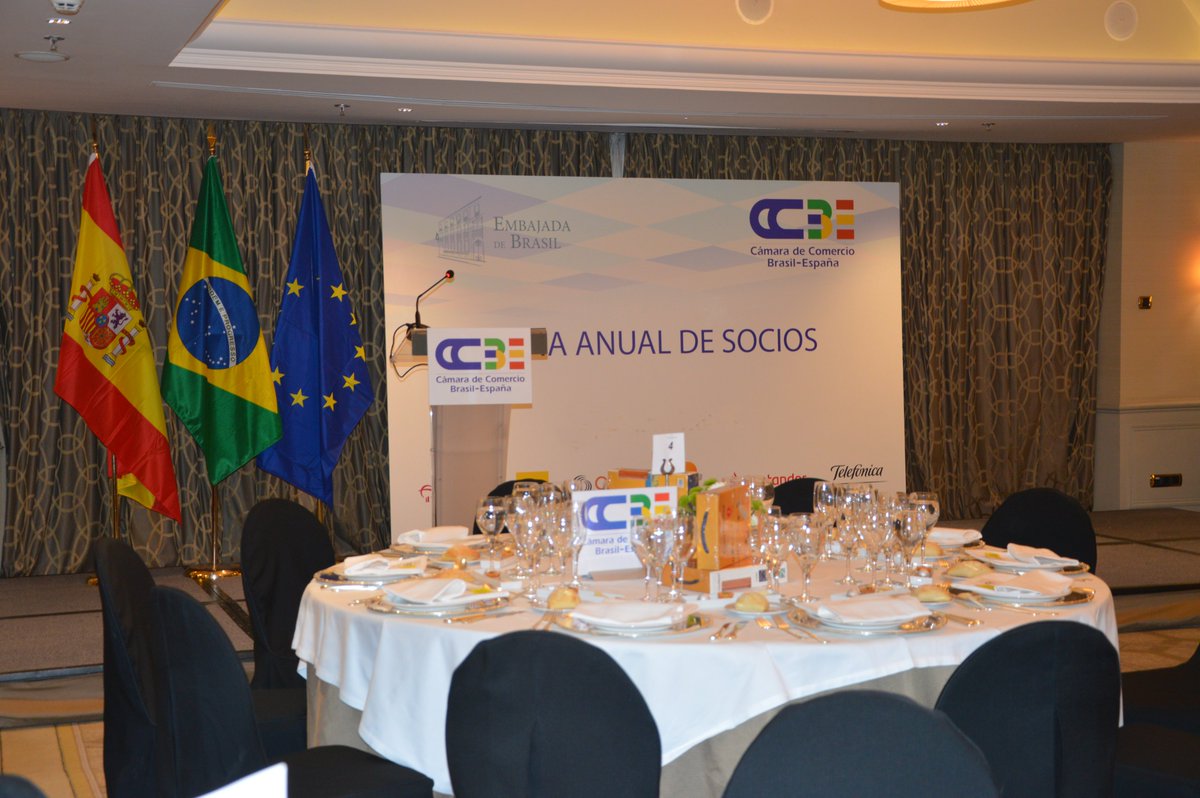 CamaraBr_Esp's tweet photo. Finalmente ha llegado el día en el que nos volveremos a juntar presencialmente en uno de los actos más característicos de la CCBE: La Cena Anual de Socios y la XVII Edición de los #PremiosBrasil.
¡Gracias a todos los invitados y socios asistentes!
#CCBE #CenaAnual #PremiosPyme https://t.co/XVaEdp48mV