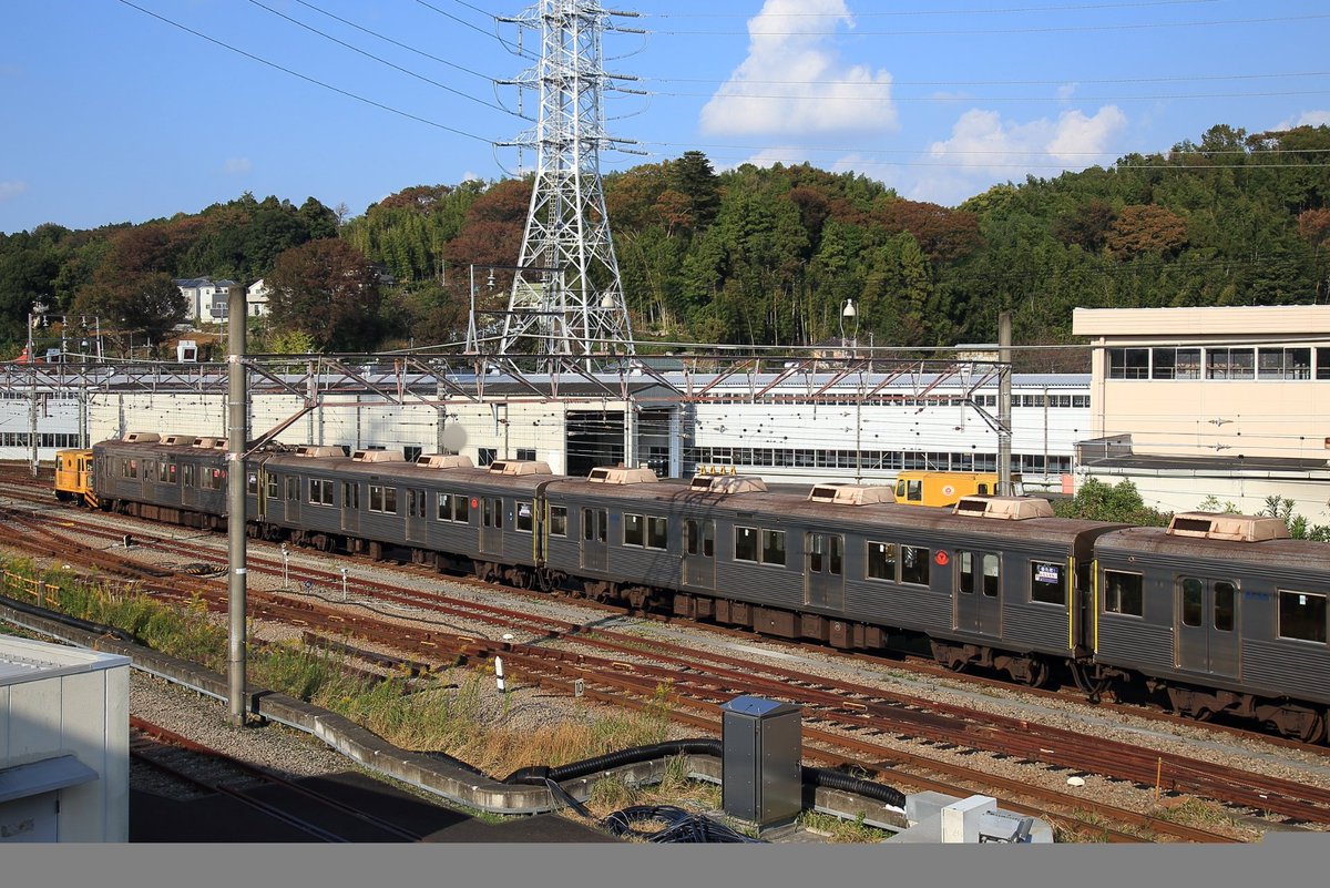 Tokuchan4698606's tweet photo. 2021年11月2日(火)
東急8500系8622F 引退へ
さまざまな難局を乗り越え、今まで活躍してきた電車が旅立ちました。
先頭車は譲渡されるようで、またどこかで愛されてほしいなと思います。
最終運用は11/1(月)の43K。
約44年間お疲れさまでした。
今までありがとう!さようなら!
#東急8500系
#8622F https://t.co/y13jrGatRh