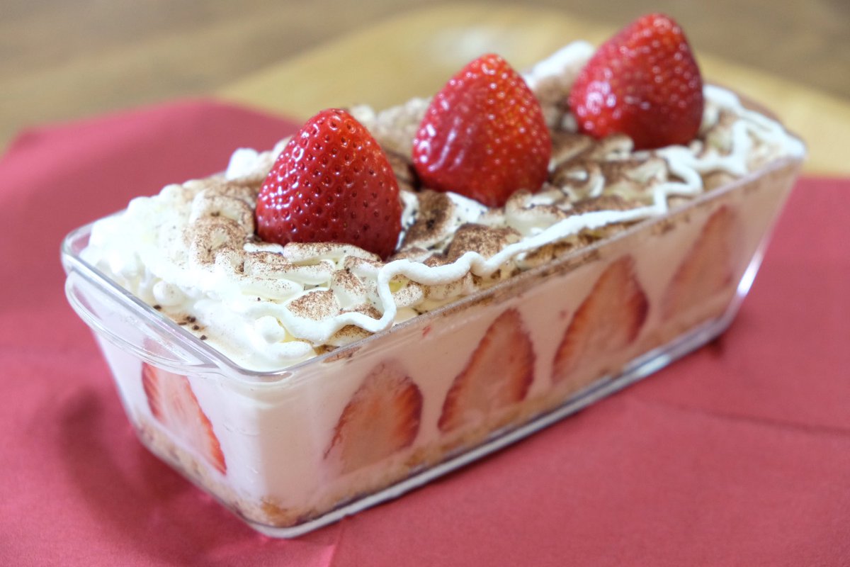 shichopp's tweet photo. ヘロヘロで帰宅したら、なんと子供達から手作りバースデーケーキプレゼント!プロテインクッキーと小岩井ヨーグルとのケーキ〜
嬉しくてお菓子パーリー開催。
とっときのminimalのマロンチョコだして、息子からは源氏パイもらいました。幸せー
#2021/11/11 #バースデーケーキ #minmal #源氏パイ https://t.co/KaaTPZboAV