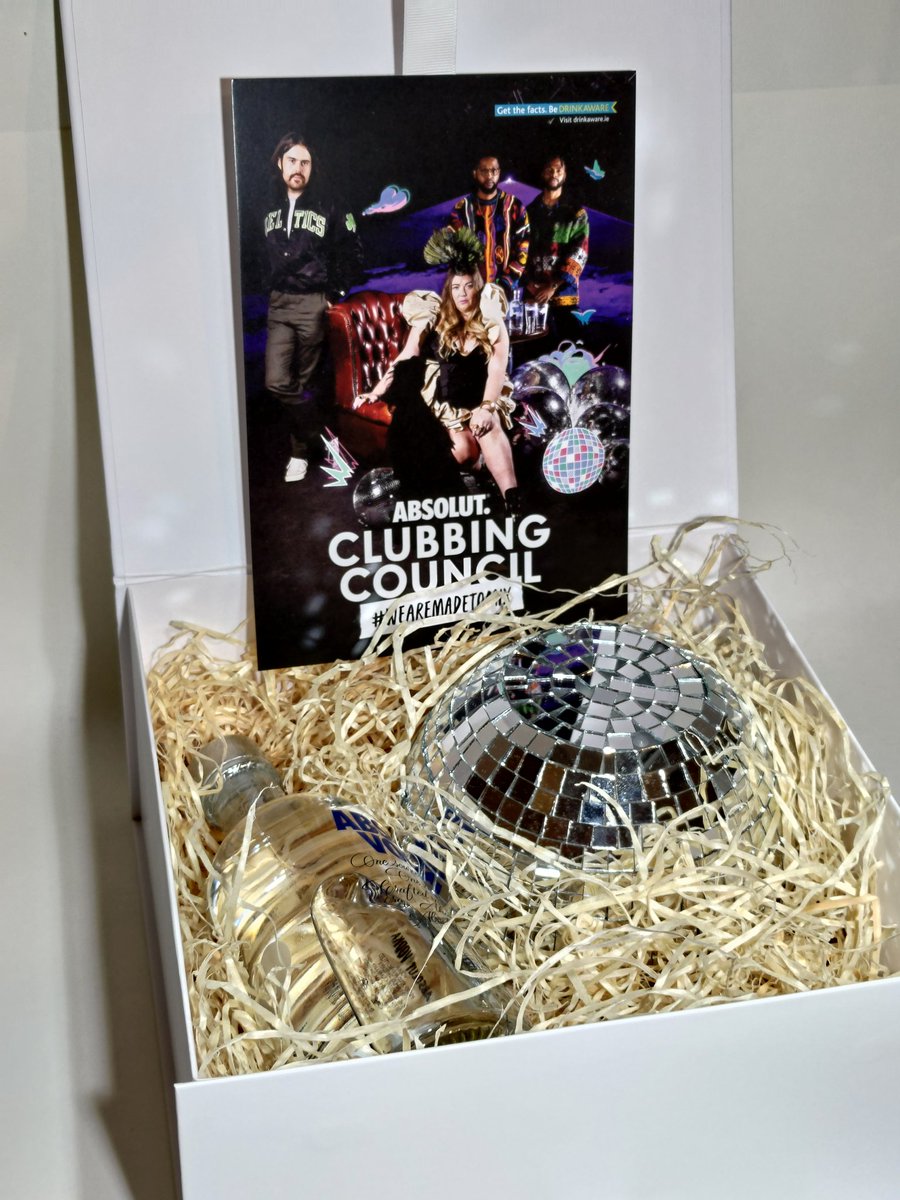 djmarkkavanagh's tweet photo. A disco ball, a bottle of @AbsolutIRL and @AndreaHoran : what more do you need for a fabulous party? #WeAreMadeToMix #ClubbingIsCulture #Absolut #ClubbingCouncil https://t.co/6XXqpRcHzp