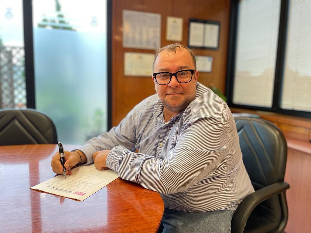 JuanPaBeas's tweet photo. Estem amb tu, Salvador! 🌹 El millor futur per a Catalunya passa per les teves mans! Aqui tens el meu suport més rotund. #congréspsc #primersecretari @socialistes_cat @PSCBaix @pscsab @salvadorilla https://t.co/gtZN2KwhfB