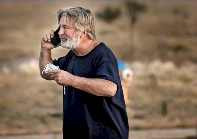 RED92cadadiamas's tweet image. 👨‍⚖️ | #MasRED92 | #AlecBaldwin | #Demandado | 

Alec Baldwin fue demandado por primera vez tras matar por accidente a Halyna Hutchins 

red92.com/n35447