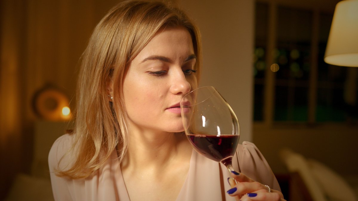 BodegaConatvs's tweet photo. El #olfato es la herramienta más poderosa que tiene una persona al momento de catar un vino debido a su sensibilidad y complejidad. Un #vino puede hablarnos a través de sus #aromas y seduce a la #nariz. ¿Cuáles aromas puedes apreciar en nuestros vinos? #cata #degustación #conatvs https://t.co/LMerUz3G1x
