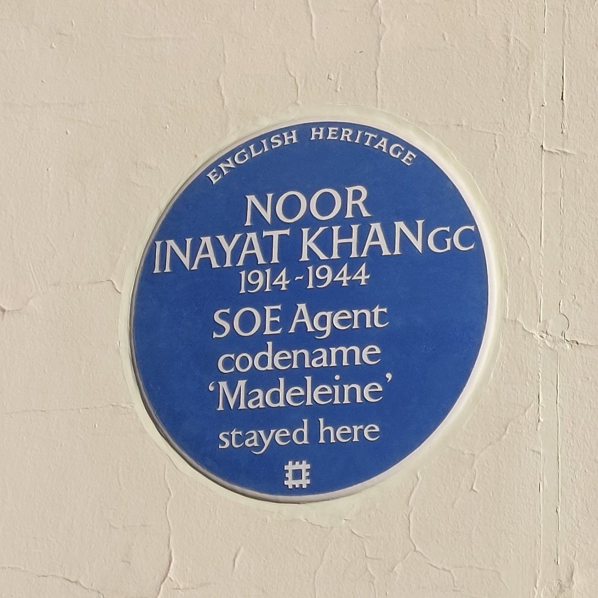 Spent this morning in and around Gordon Square at the Noor Inayat Khan memorial. #rememberthem #armisticeday #RemembranceDay2021 #SOE #secretagent #ww2 #noorinayatkhan #missionfrance #HERstory