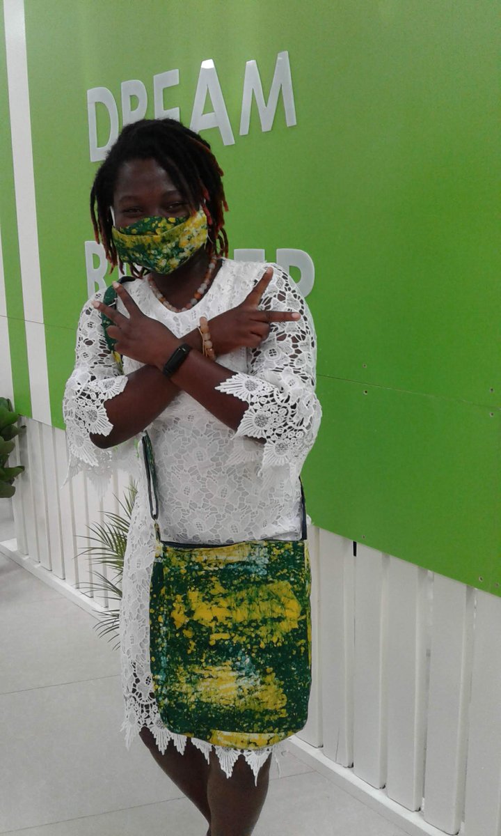 MimiBatik's tweet photo. Sortez stylés et en toute sécurité avec nos sacoches et masques désignés pour votre pur plaisir. Merci à @kifayathmorou, #FemmeLeaderEngagée, notre jolie model depuis #Kara #Togo #madeintogo
@yalidakar @YALINetwork @exchangealumni @Tilitulab @modeafriquetv @maisonsdemode @ModeF24 https://t.co/R2iYnSVw1M
