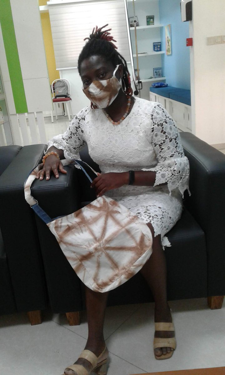 MimiBatik's tweet photo. Sortez stylés et en toute sécurité avec nos sacoches et masques désignés pour votre pur plaisir. Merci à @kifayathmorou, #FemmeLeaderEngagée, notre jolie model depuis #Kara #Togo #madeintogo
@yalidakar @YALINetwork @exchangealumni @Tilitulab @modeafriquetv @maisonsdemode @ModeF24 https://t.co/R2iYnSVw1M