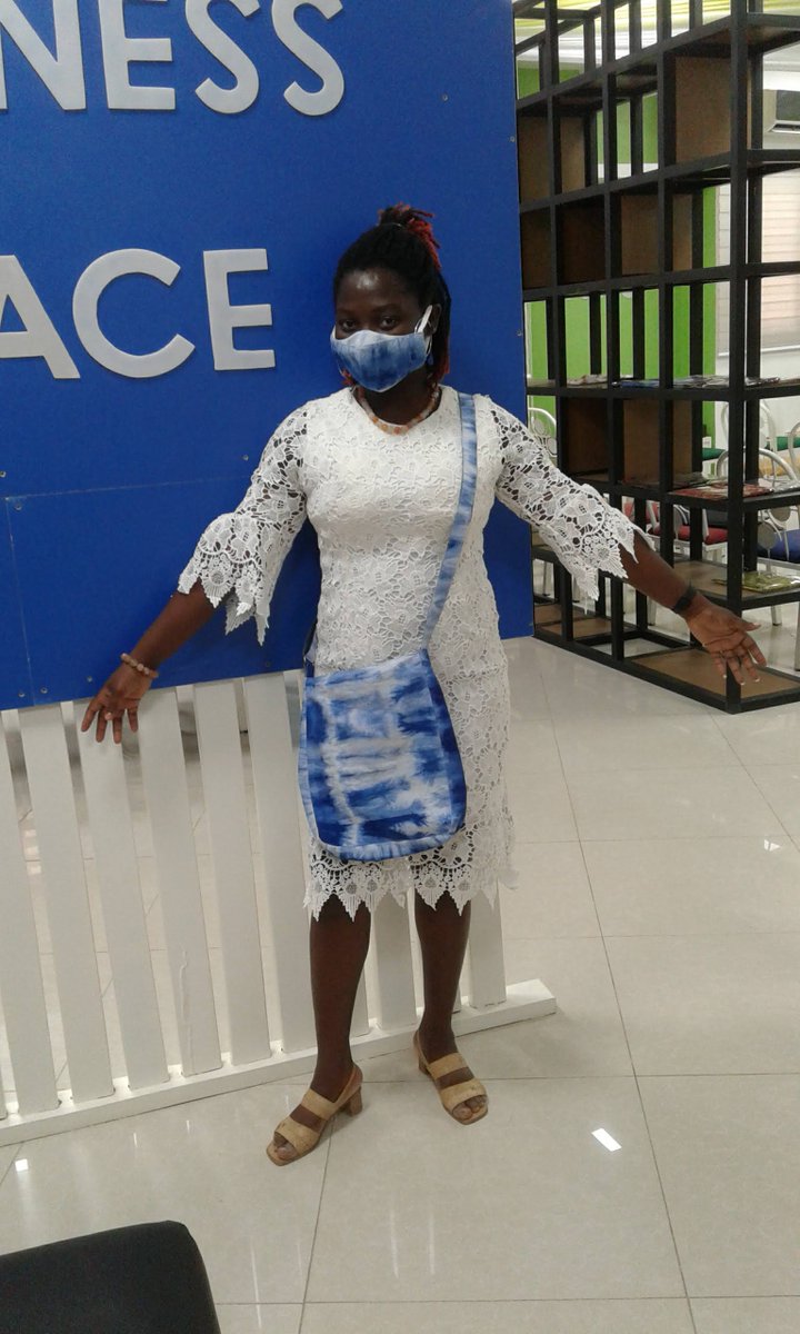 MimiBatik's tweet photo. Sortez stylés et en toute sécurité avec nos sacoches et masques désignés pour votre pur plaisir. Merci à @kifayathmorou, #FemmeLeaderEngagée, notre jolie model depuis #Kara #Togo #madeintogo
@yalidakar @YALINetwork @exchangealumni @Tilitulab @modeafriquetv @maisonsdemode @ModeF24 https://t.co/R2iYnSVw1M