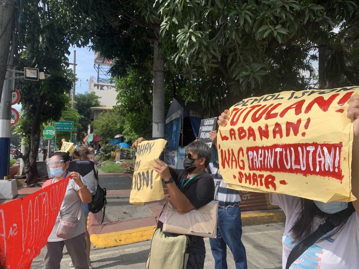 PS_USTSHS's tweet photo. TIGNAN: Ang mga residente ng Antipolo St., Sampaloc, Manila ay nagsagawa ng kilos protesta kaninang umaga tutol sa pagpapagiba ng kanilang mga tirahan para sa NLEX-SLEX connector. Ang proyekto ay bahagi ng Build, Build, Build Program ni Duterte.

#NoToDemolition
#BBBPahirapSaMasa https://t.co/LKqdouf3Fl