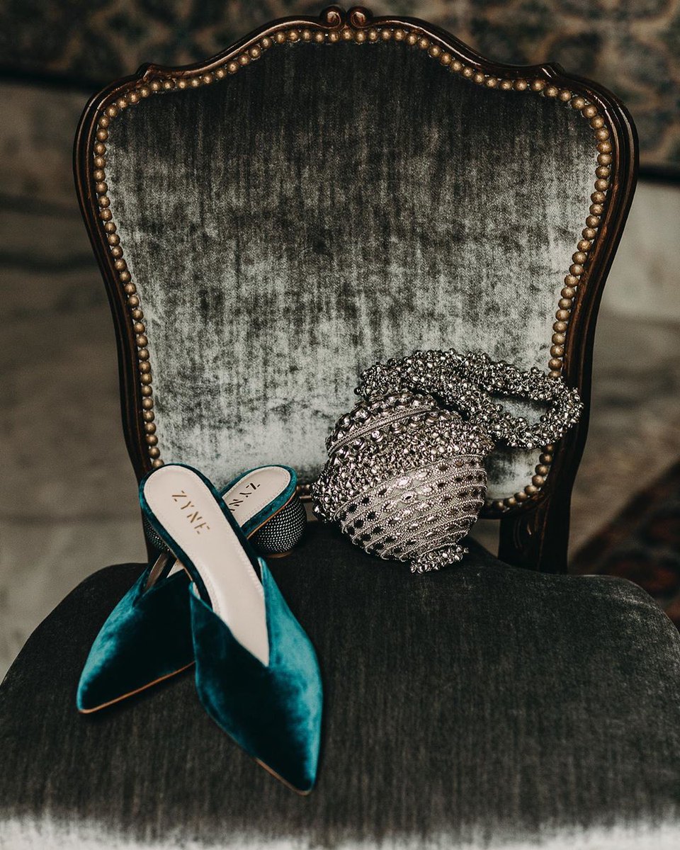 MaeCassidy_'s tweet photo. The only Thursday night accessories you'll need 🍸💎✨✨  #MaeCassidy #SimiSparkle 📸 @katetikus 

https://t.co/Ixm3q6gydQ https://t.co/1oqN2nVsAK