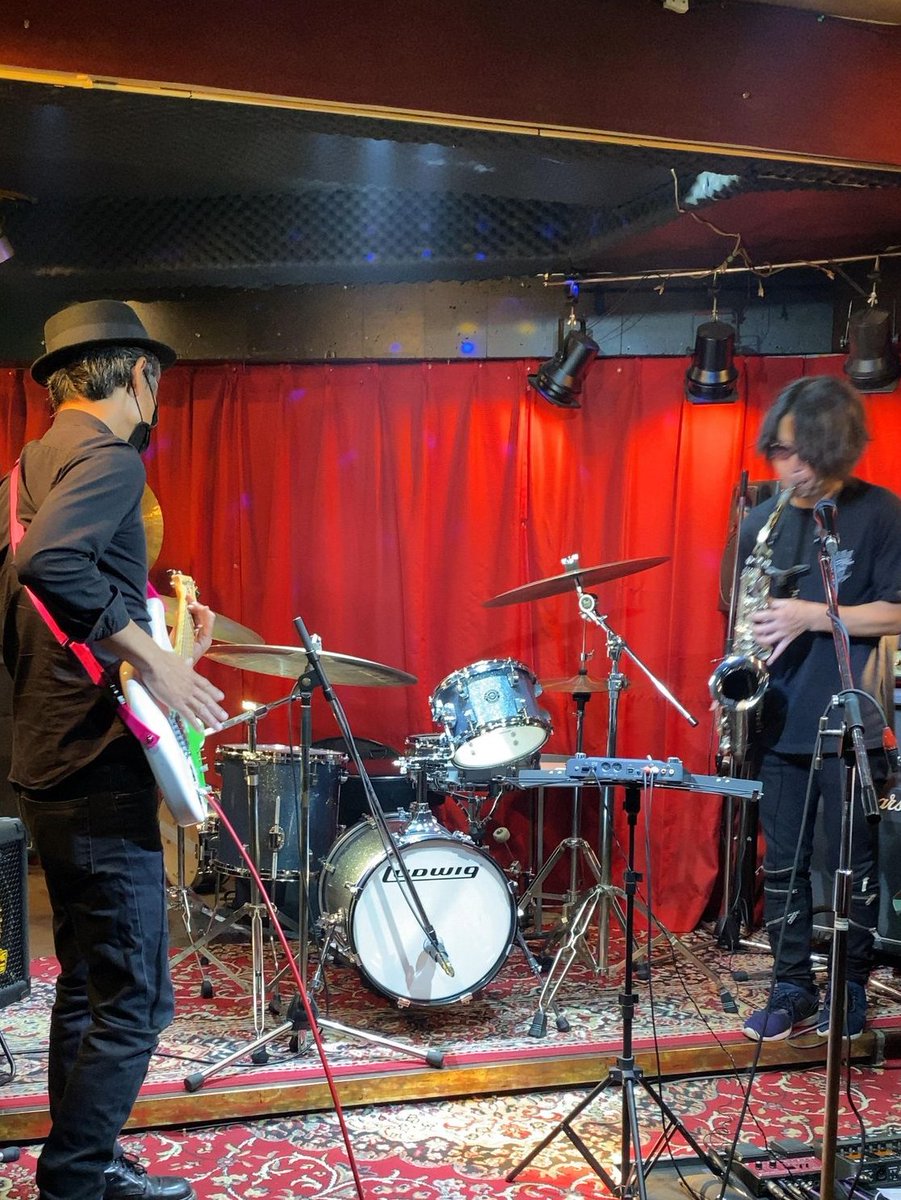 TYOU08133646's tweet photo. 11月14日（日）新宿RUTOで演奏します！今回はバンドZANでの参戦です。ややアップなフォーマットをバックに音を絡めます。よかったら観に来て下さいね、よろしくです！OP18時15分　ST18時30分　charge２０００１D付　※ZAN出演は20時15分くらいになります。 https://t.co/hSmRQlsfe7
