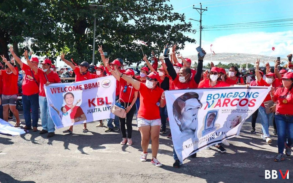 bongbongmarcos's tweet photo. Malalaking ngiti at mga pagbating sing-init ng araw ang sumalubong sa ating pagdalaw sa Tacloban, rehiyon ng Eastern Visayas. 

Hanggang sa susunod po naming pagbalik! Damo nga salamat! https://t.co/Drk98vjQso
