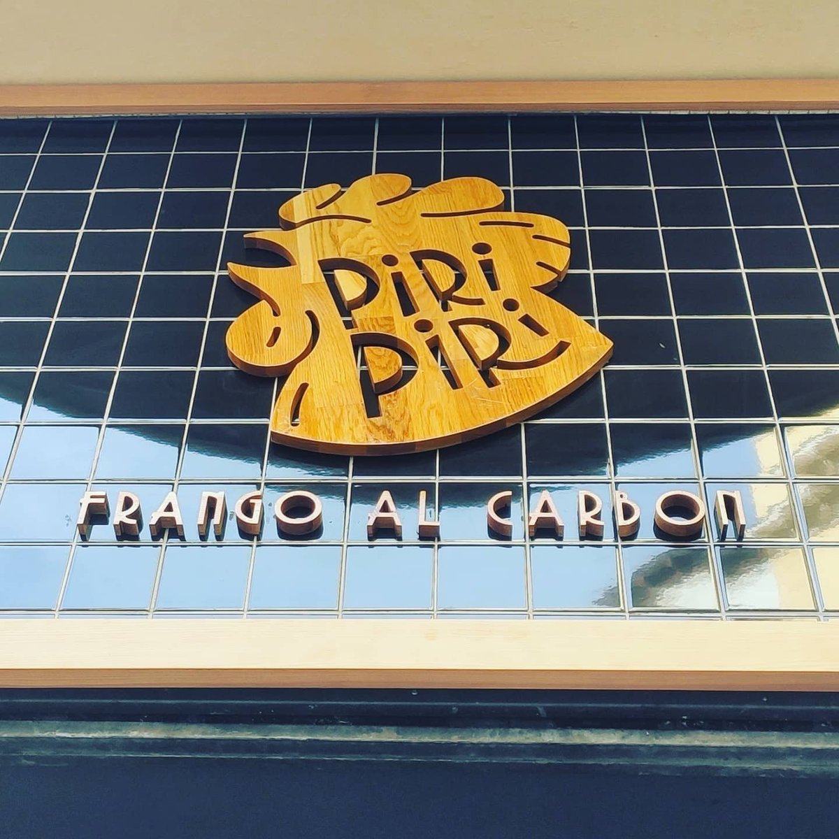 celiacoalos30's tweet photo. Descubrir un nuevo restaurante sin gluten y encima al lado de casa es una maravilla.

Piri Piri es un restaurante portugués especializado en frango (pollo) asado al carbón

Tienen dos locales en Madrid: Mesón de Paredes 15 Ⓜ️ Tirso de Molina y Marqués de Valdeiglesias 5 Ⓜ️ Chueca https://t.co/UCwChKGVdn