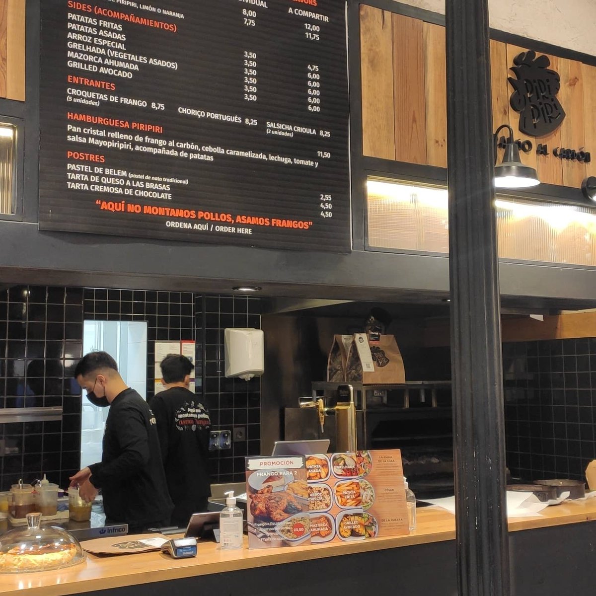 celiacoalos30's tweet photo. Descubrir un nuevo restaurante sin gluten y encima al lado de casa es una maravilla.

Piri Piri es un restaurante portugués especializado en frango (pollo) asado al carbón

Tienen dos locales en Madrid: Mesón de Paredes 15 Ⓜ️ Tirso de Molina y Marqués de Valdeiglesias 5 Ⓜ️ Chueca https://t.co/UCwChKGVdn