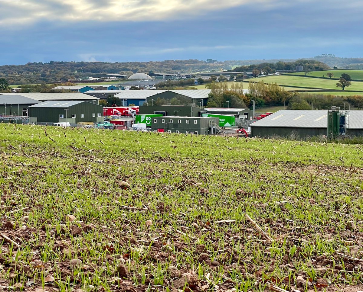 CropShots's tweet image. 30 years of change here in East Devon. The cereal crop is still there but most of the acreage of this once small farm is now under the concrete of two industrial estates and an A.D. Plant