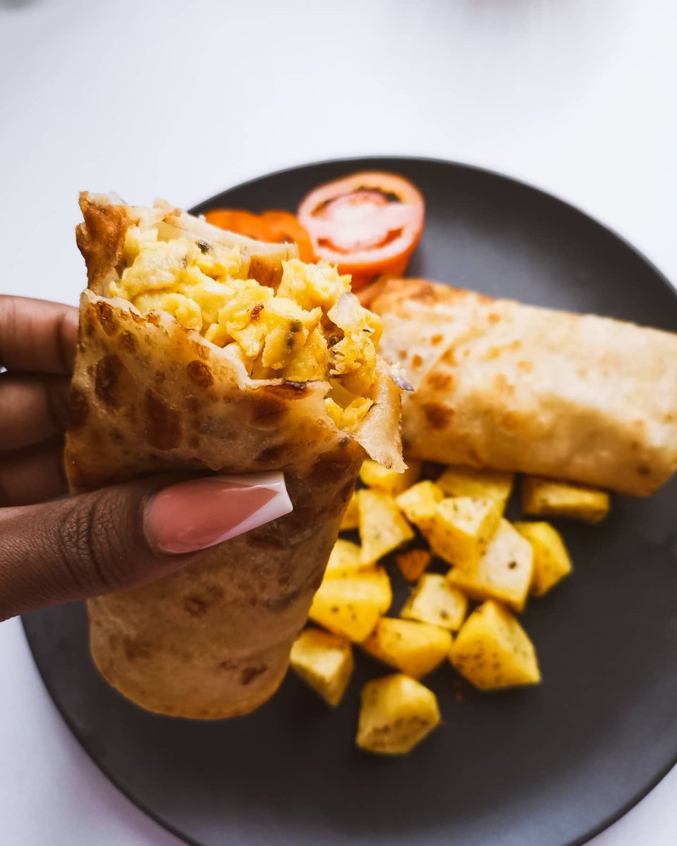 Resorting to making my own #ugandanrolex simply because my OCD tendencies won't let me try the street ones🥴🤭
.
.
.
✓Eggs
✓Chapati
✓Potatoes
✓Raw Tomatoes (Obsessed)
.
And a ton of Black Pepper &amp; Mixed Herbs.
.
Happy Lunch🥙
#foodiegram 
#ugandancuisine #ugandanrolex