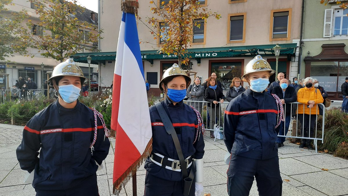 MatJPhotos's tweet photo. Après la cérémonie d'hier soir à Eteaux, aujourd'hui c'est celle de La Roche sur Foron. Les femmes à l'honneur avec une garde au drapeau 100 % féminine. https://t.co/wIV0uzGhJg