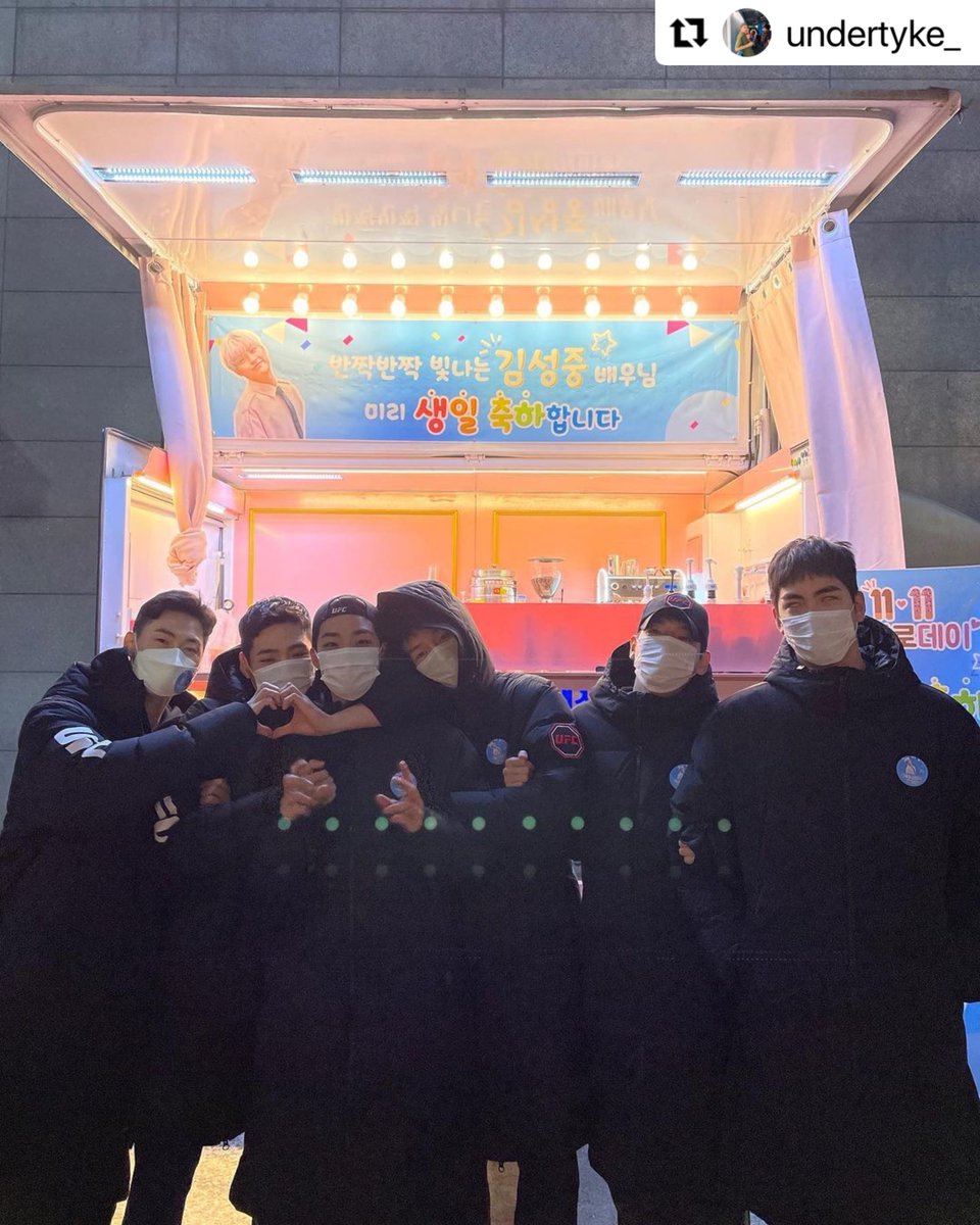 mmt2436's tweet photo. Repost  IG  @undertyke_ 

#메이사의노래 #군뮤지컬 #김성중 #곤 
#최충협 #추성욱 #한현욱 #이인표 #문용석 #이우찬 #김성중 #모두미리축하해줘서고마워요😊
#인증사진 #행복해💗 #진생일11/13
#s2_coffeetruck 
#대면공연 2021.10.22~11.27 
#올림픽공원우리금융아트홀 https://t.co/evzOcLrrda