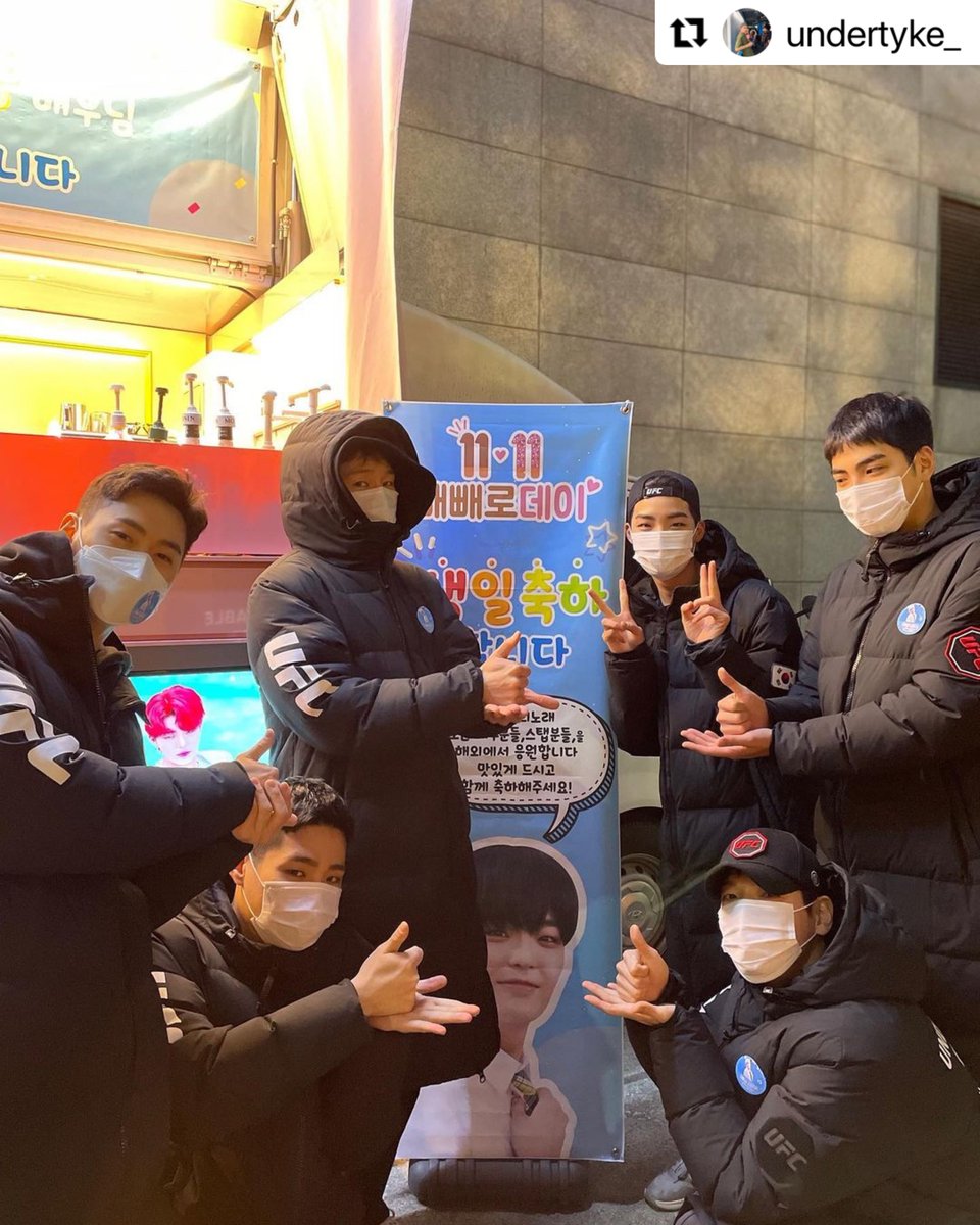 mmt2436's tweet photo. Repost  IG  @undertyke_ 

#메이사의노래 #군뮤지컬 #김성중 #곤 
#최충협 #추성욱 #한현욱 #이인표 #문용석 #이우찬 #김성중 #모두미리축하해줘서고마워요😊
#인증사진 #행복해💗 #진생일11/13
#s2_coffeetruck 
#대면공연 2021.10.22~11.27 
#올림픽공원우리금융아트홀 https://t.co/evzOcLrrda