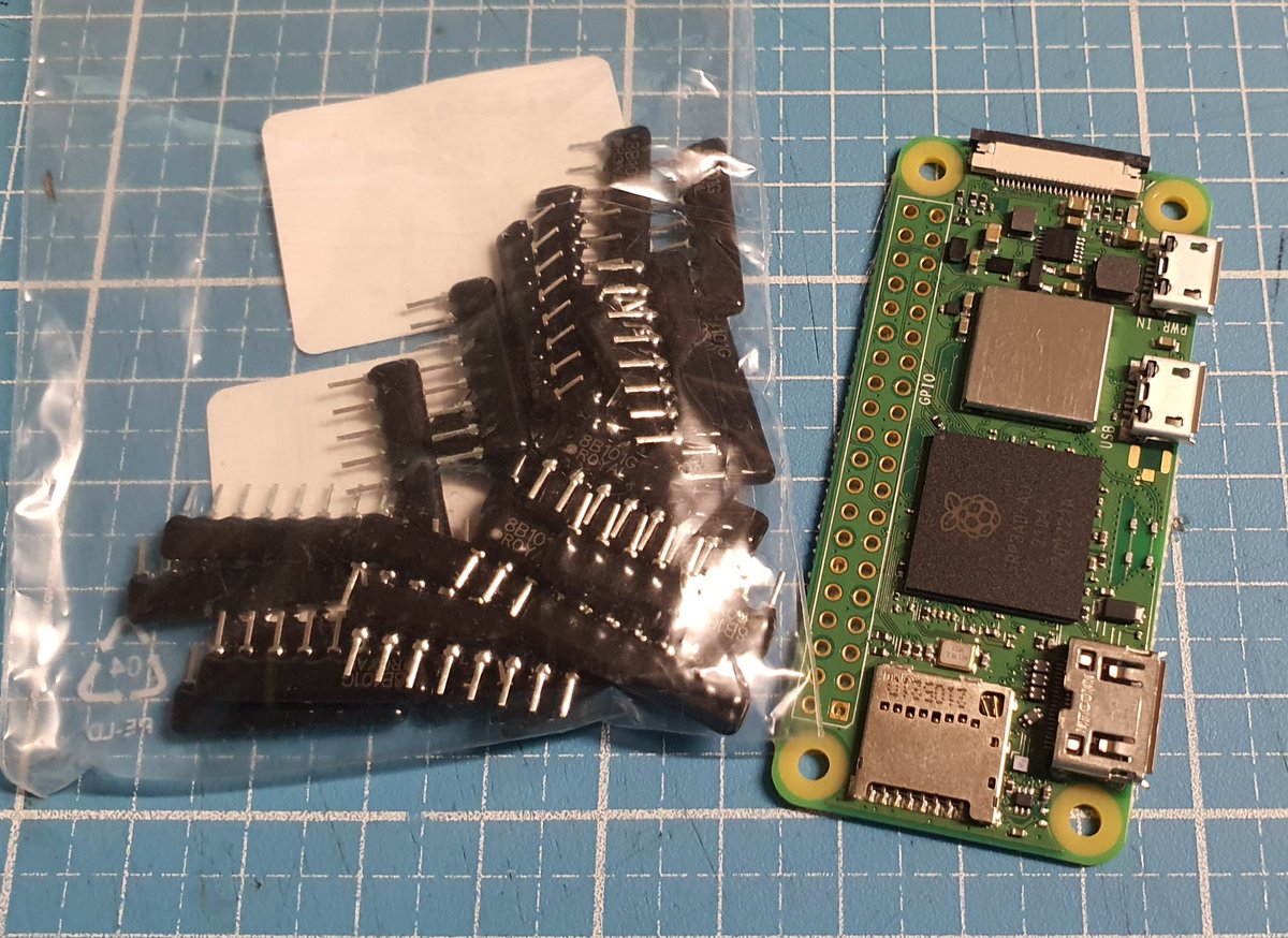 RetroWizzard's tweet photo. Resistor arrays have arrived for the #Easyflash build.
Along with a little #raspberrypizero2w.
#retrogaming https://t.co/MGO3Pki6si
