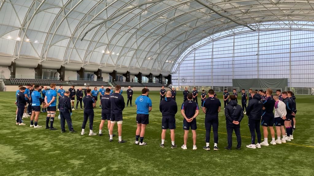 Our players observe a minute's silence during this morning's training session.

#LestWeForget