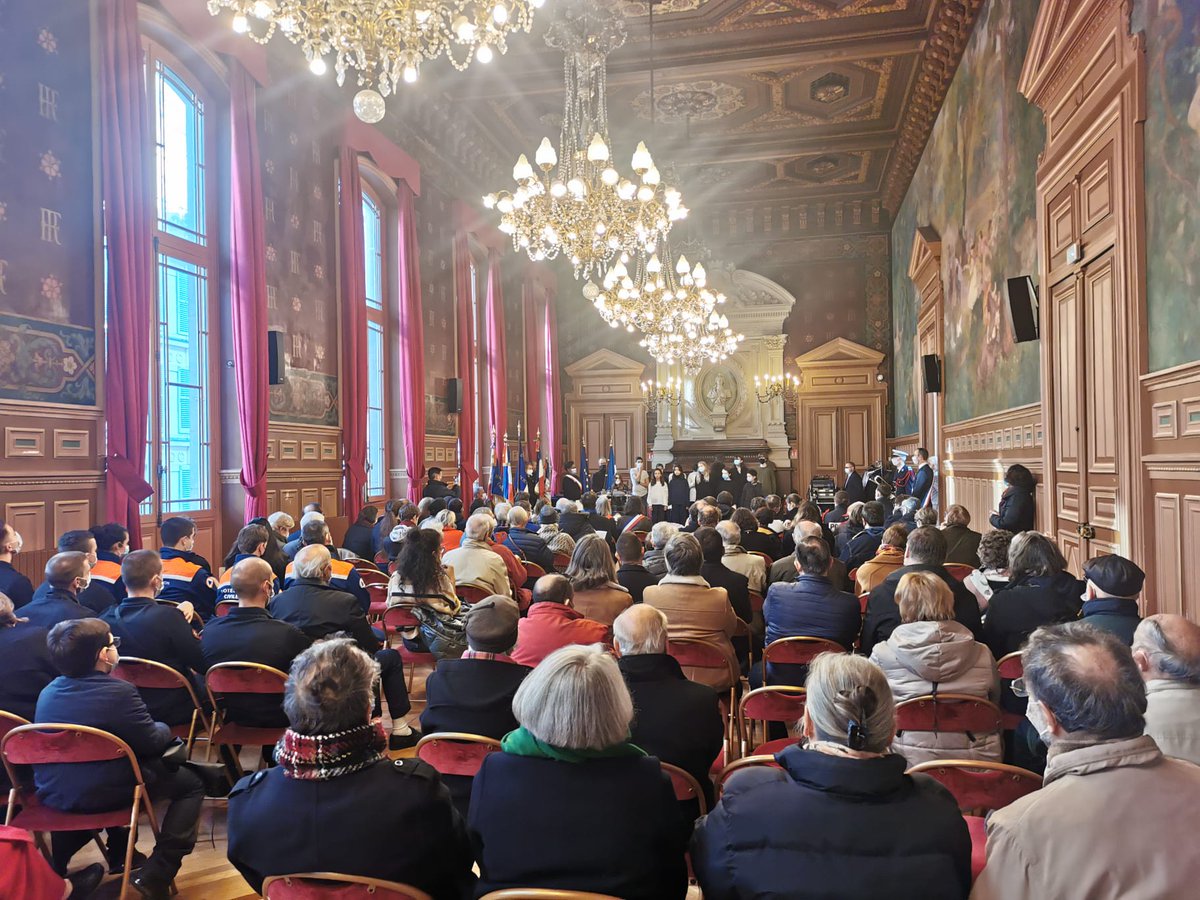 pbloche's tweet photo. En ce 103e anniversaire de #armistice, en @Mairiedu11 avec @FVauglin, nous avons rendu hommage aux millions de victimes civiles et militaires de ce terrible conflit et redit notre amour de la paix. Car, comme le disait François Mitterrand, "le nationalisme, c'est la guerre !" https://t.co/sOG2NiMZXo