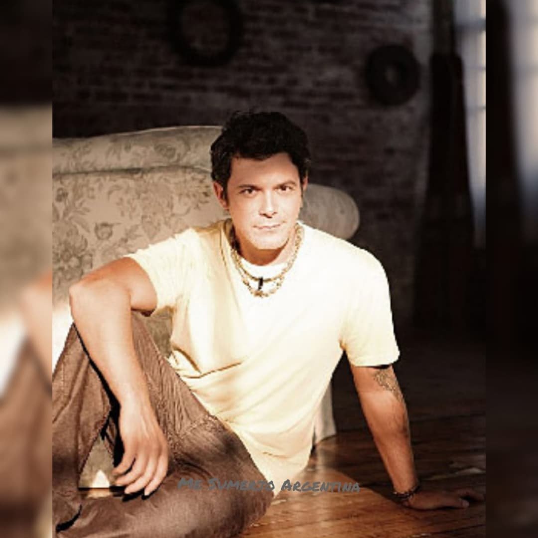 MeSumerjo_Arg's tweet photo. "Quería guitarra y son, pero en el pupitre al sol con mi compañero jugaba a ser el más vacilón. "

@alejandrosanz  #Tbt
#TrhowBackThursday #BIO 
#Jueves #JuevesDeRecuerdos 
#Memories #Remember
#Recuerdos #ParaisoExpress
#SumergidasEnElRecuerdo 
#SumergidasArgentinas https://t.co/IS3PXifxNf