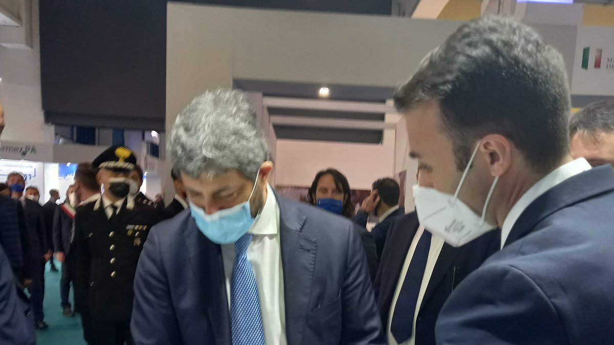 IPZS's tweet photo. 📌Questa mattina nel nostro spazio espositivo ad #Anci2021 la graditissima visita del Presidente della Camera @Roberto_Fico a cui abbiamo mostrato tutte le funzionalità di #CIE strumento evoluto e versatile a beneficio della #digitalizzazione del nostro Paese. @Montecitorio https://t.co/bFT5P42NHW