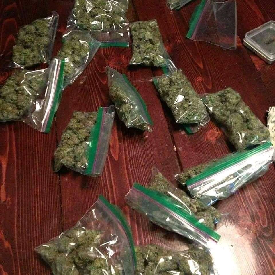 rouanplug's tweet image. Ajouter moi sur snapchat.com/ad/rouanduv et passer vos commandes et pour une bonne commande ta livraison sera gratuite