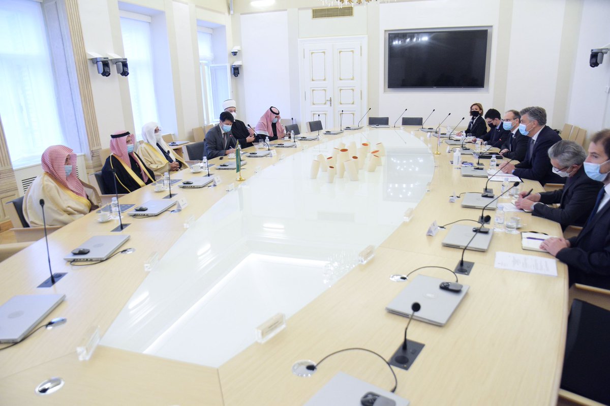 AndrejPlenkovic's tweet photo. Danas s ministrom za islamska pitanja, misionarstvo i uputu Sheikhom dr. Abdullatifom bin Abdulazizom Al AlSheikhom vrlo korisna razmjena mišljenja o suradnji 🇭🇷 🇸🇦, razvoju razumijevanja i međureligijske suradnje te kvalitetnim odnosima koje gradimo s islamskom zajednicom u 🇭🇷. https://t.co/vPAlJVokwI