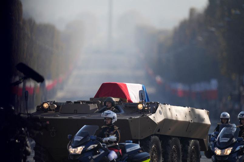 Adieu mon Lieutenant.
Nous entretiendrons les braises ardentes.
#HubertGermain dernier des 1038 Compagnons de la Libération.
📸AFP