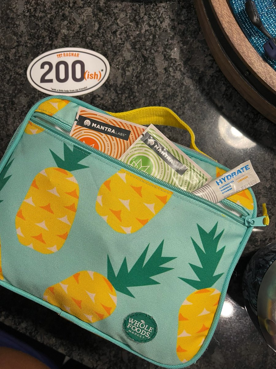 Lunch box essentials.... bc ya know, #ThirstyThursday 😏 &amp; staying hydrated isn't just for while you're actively working out 😉 <a href="/gomantralabs/">MANTRA Labs Nutrition</a> #bibchat #mantrabr