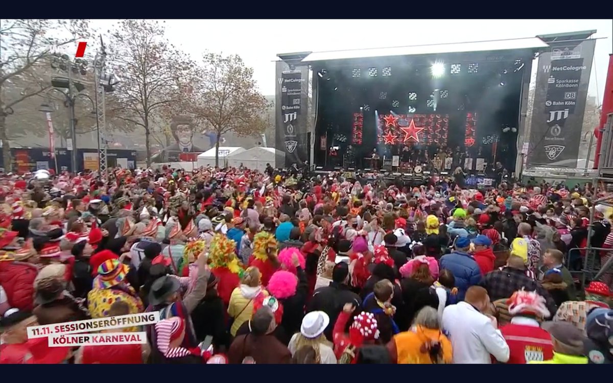 Meine Uni: 
Weist weiterhin auf die wichtigen Vorsichtsmaßnahmen hin und kann keine vollständige Präsenzlehre anbieten.

Währenddessen in NRW:
#Karneval