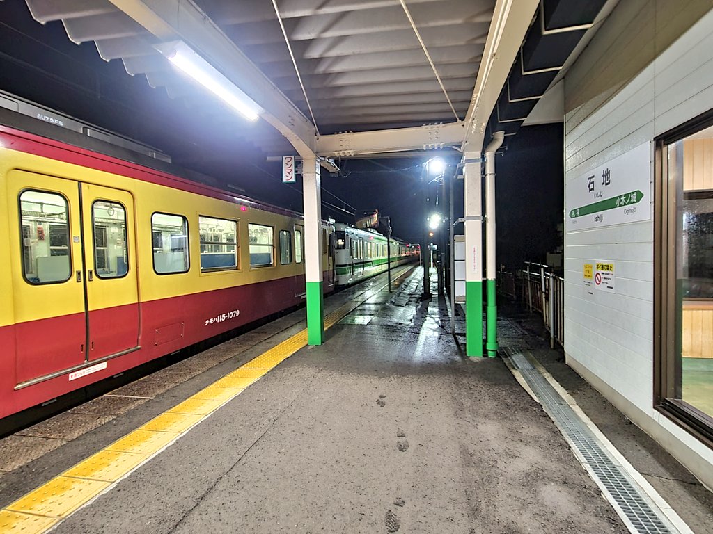 unohaman's tweet photo. いまから109年前の今日
1912年(大正元年)11月11日は、越後線の前身となる越後鉄道の石地駅~柏崎駅間が開業した日ということで、所要がてら柏崎駅と石地駅で115系を撮影してきました
#今日は何の日
#越後線
#柏崎駅
#石地駅
#115系
#156M
#弥彦色N36
#キムワイプ
#二次新潟色N35
#懐かしの新潟色N40 https://t.co/FMFYErElP9