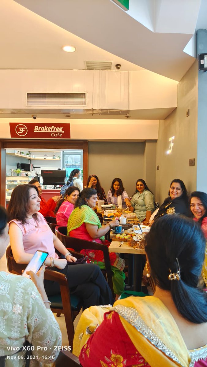 sonalyou's tweet photo. Another pic from the meet up, (I know why I was LOL for🤣)! Total fun the meet up was, since we all met after two years🥰💫 #bakersclub #homebakers #likeminded #passion #astraldelights #funmoments #happyme🥰 #bandra #brakefreecafe https://t.co/vqg35VoUns