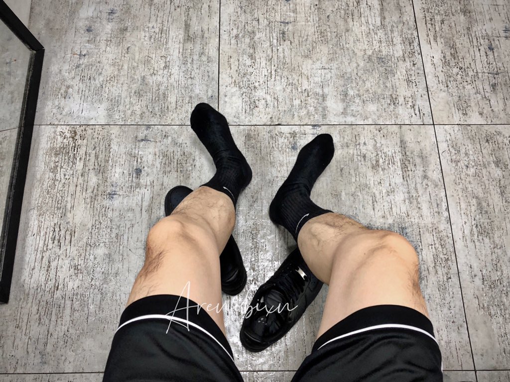 Arenobixn's tweet photo. 近几个月的社交状态：
莫挨老子

#黑袜 
#blacksocks https://t.co/yLMPx9m2zu