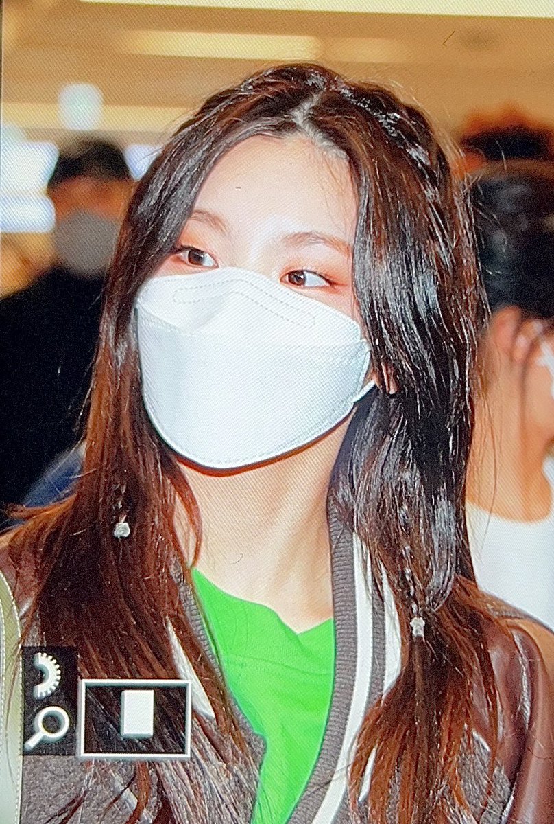 SIMENT_ITZY's tweet photo. 211111 GMP 프리뷰 2

🐱🖤

#있지  #ITZY  #예지  #YEJI https://t.co/fkAd1QN8b2