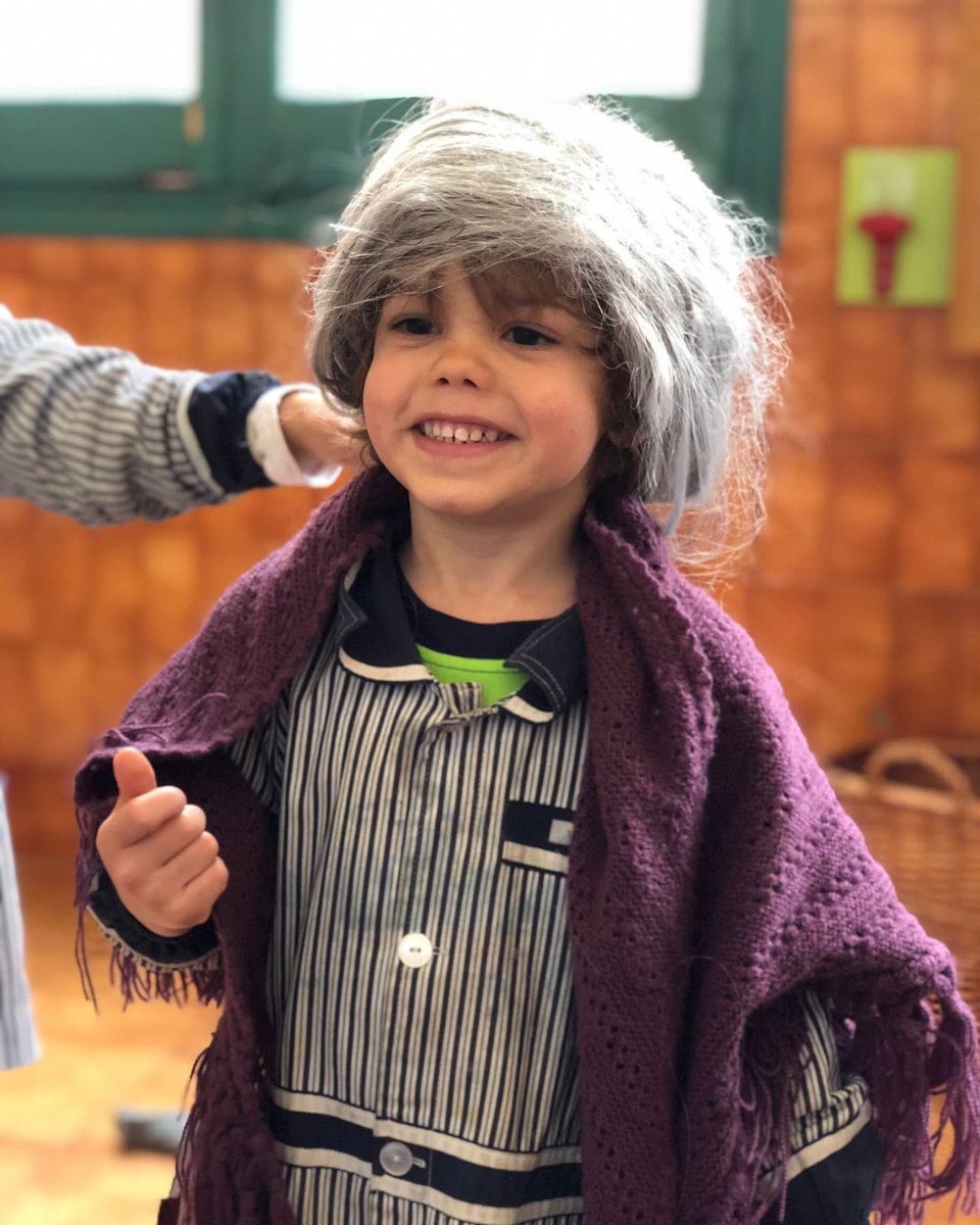 epiasabadell's tweet photo. ENS AGRADA MOLT DISFRESSAR-NOS!
Després de dinar hem jugat amb la parada de la Tardor i ens hem disfressat de castanyers i castanyeres🪵🍂🌰
#TEMPSMIGDIAPIASABADELL https://t.co/9KEptrLKuf
