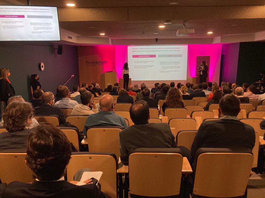 flandecocolab's tweet photo. 🎤 #FlandeCoco Live
Presentación del 𝗣𝗹𝗮𝗻 𝗱𝗲 𝗔𝗰𝘁𝘂𝗮𝗰𝗶𝗼́𝗻 del 𝗖𝗦𝗜𝗠 en las instalaciones de @ferrerojeda. Un evento top, con el patrocinio de @BancoSabadell y la colaboración de #FServices, que pone el primer 🧱 del futuro del ecosistema #inmobiliario. https://t.co/ULHxpSZymU