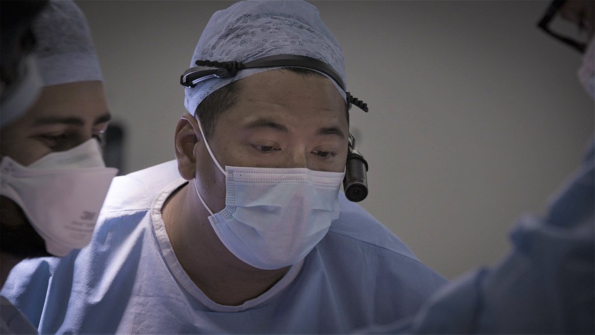 CUH_NHS's tweet photo. 📺 One hour to go until Surgeons: At the Edge of Life hits our screens! 

Tonight will feature our very own Ekpemi Irune (@ENTmimi), and colleagues Nic Segaren and Amer Durrani.

We'll be live tweeting, follow us for the latest!

https://t.co/Emuwkr3psR

#Excellent @RoyalPapworth https://t.co/956W6Z6tTb