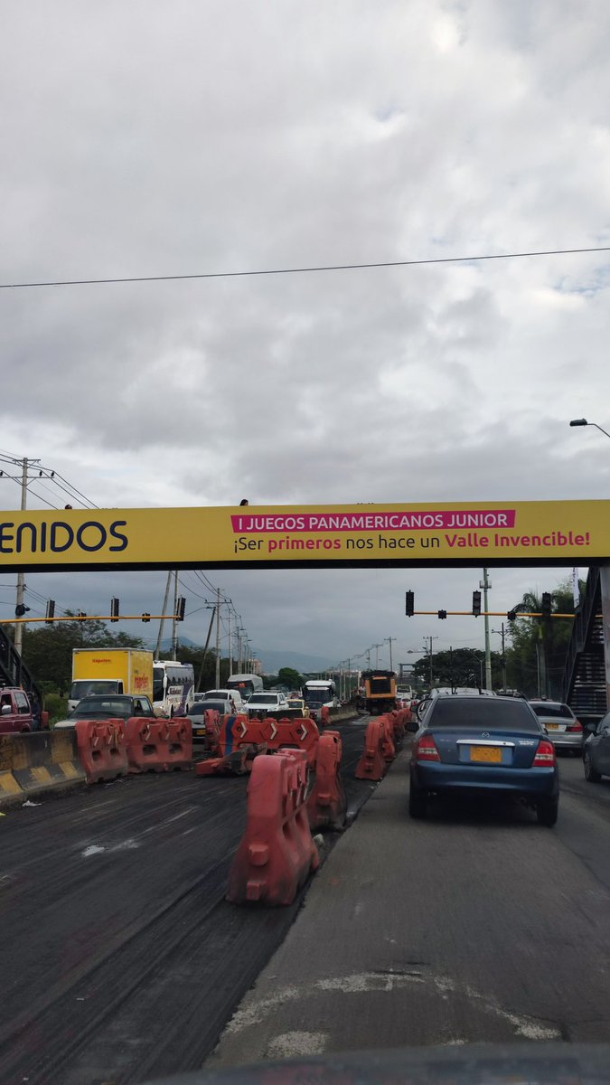 CaMaGo1973's tweet photo. ¿No les parece incoherente esta foto? Un Valle INVENCIBLE con su capital vuelta nada, con una falta de liderazgo tenaz. @BluRadioCo @NestorMoralesC @Hugompalomar https://t.co/bx7BGCDawn