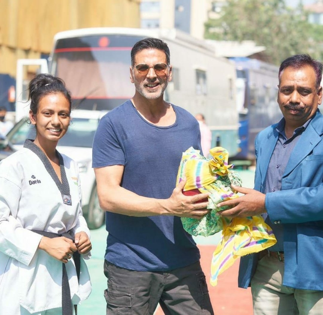 aks_warrior007's tweet photo. Yes he is 53 years old 😎🔥

#AkshayKumar handsome forever :) https://t.co/QVmd3DpbGb