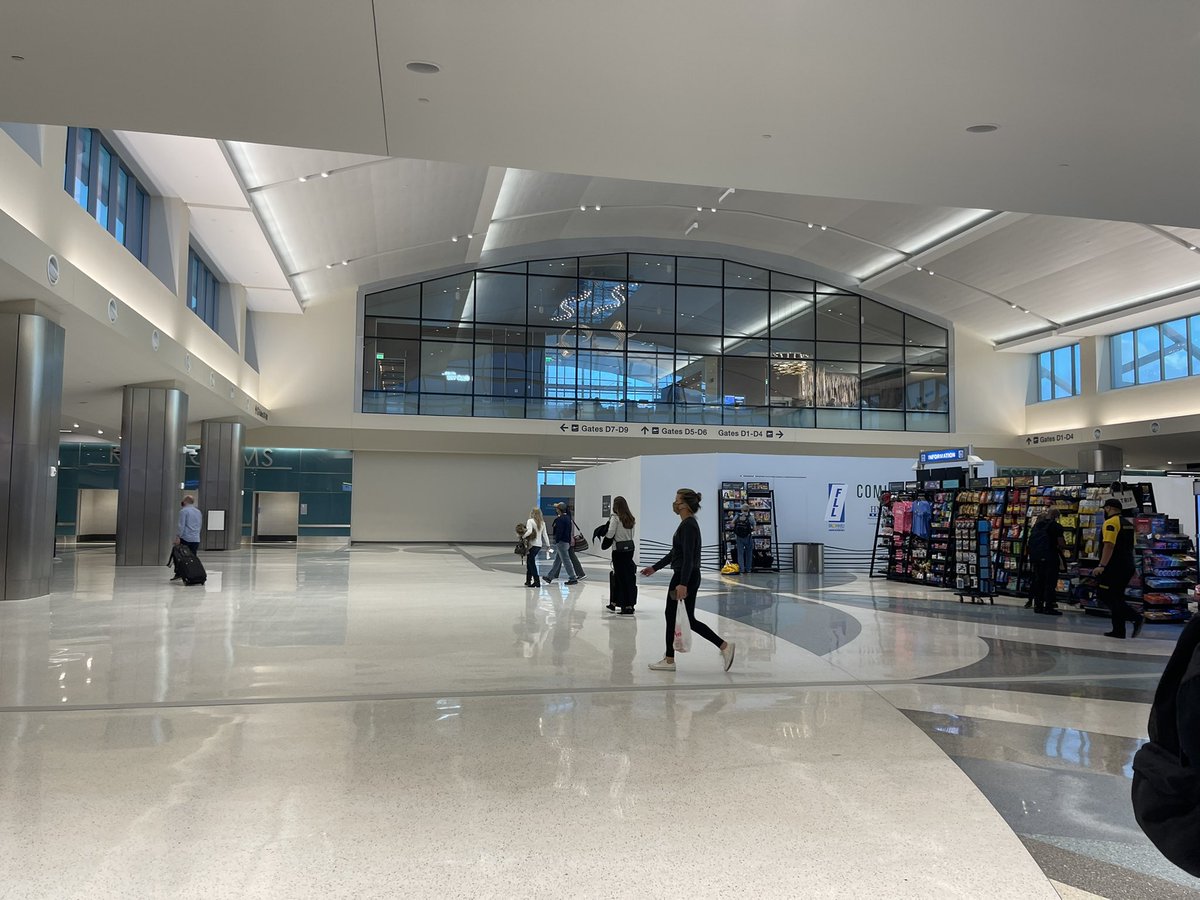 happyandyummy's tweet photo. @FLLFlyer Love the new look of Terminal 2!  All of the security staff and @Delta employees were so friendly this morning, thanks for a great customer experience 👏 https://t.co/bbQBTe8mzj