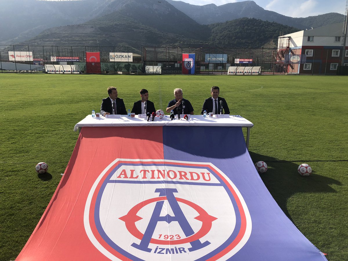 nazimturknas's tweet photo. Altınordu FK’nın Burak İnce transferi basın toplantısındayız.
#altınordu #burakince #altınordufk
@HsnyEroglu
@can_erbesler
@AltinorduFK https://t.co/ikWeysBUak