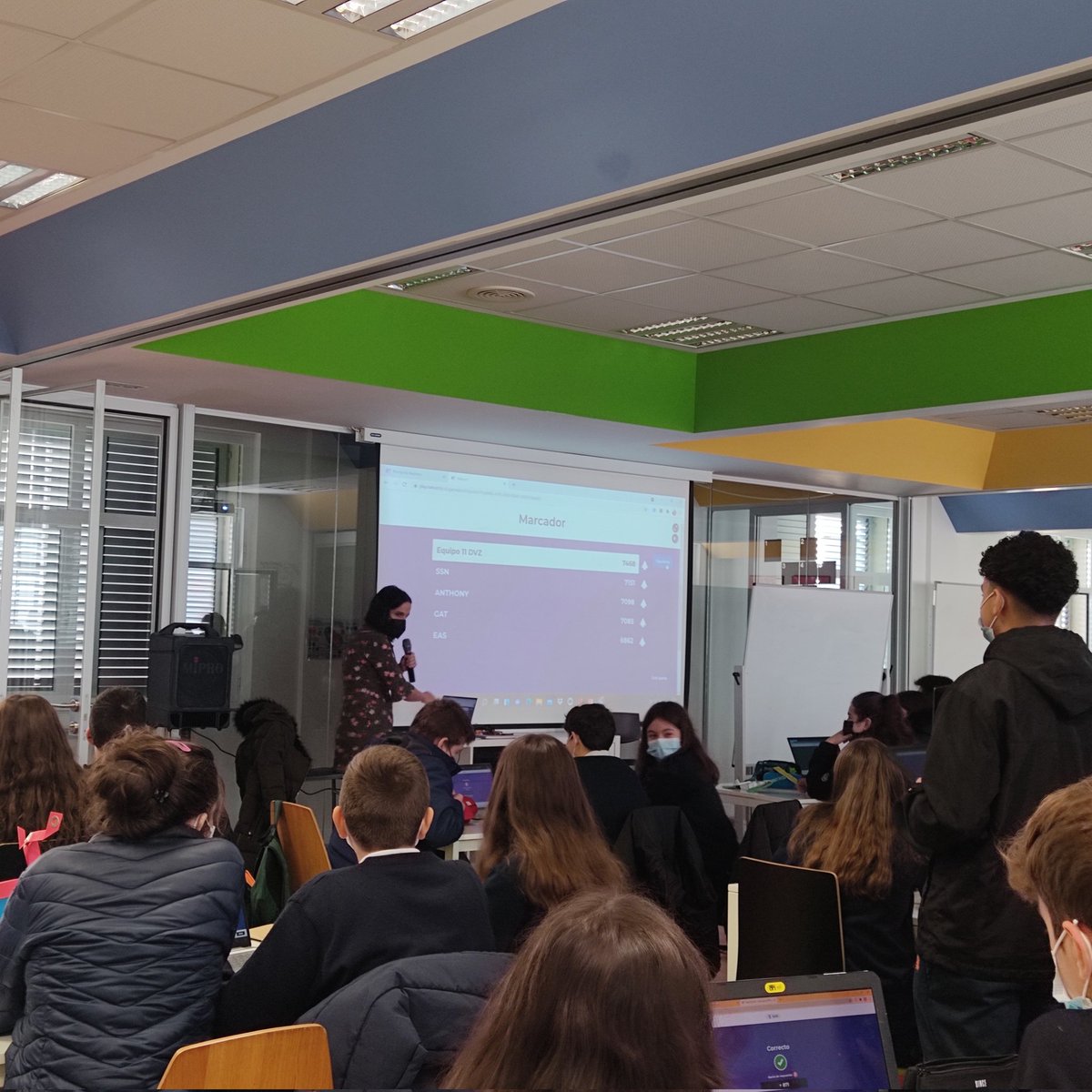 carmennavarro1's tweet photo. Hoy en el proyecto #PrográmateUnaVidaSaludable
#PCT3ESO "coopertimos" en un @Kahoot muy reñido. Ya tenemos el podio de nuestros aprendices de programación. #ProgramarMola https://t.co/RxjZ1HmMv5