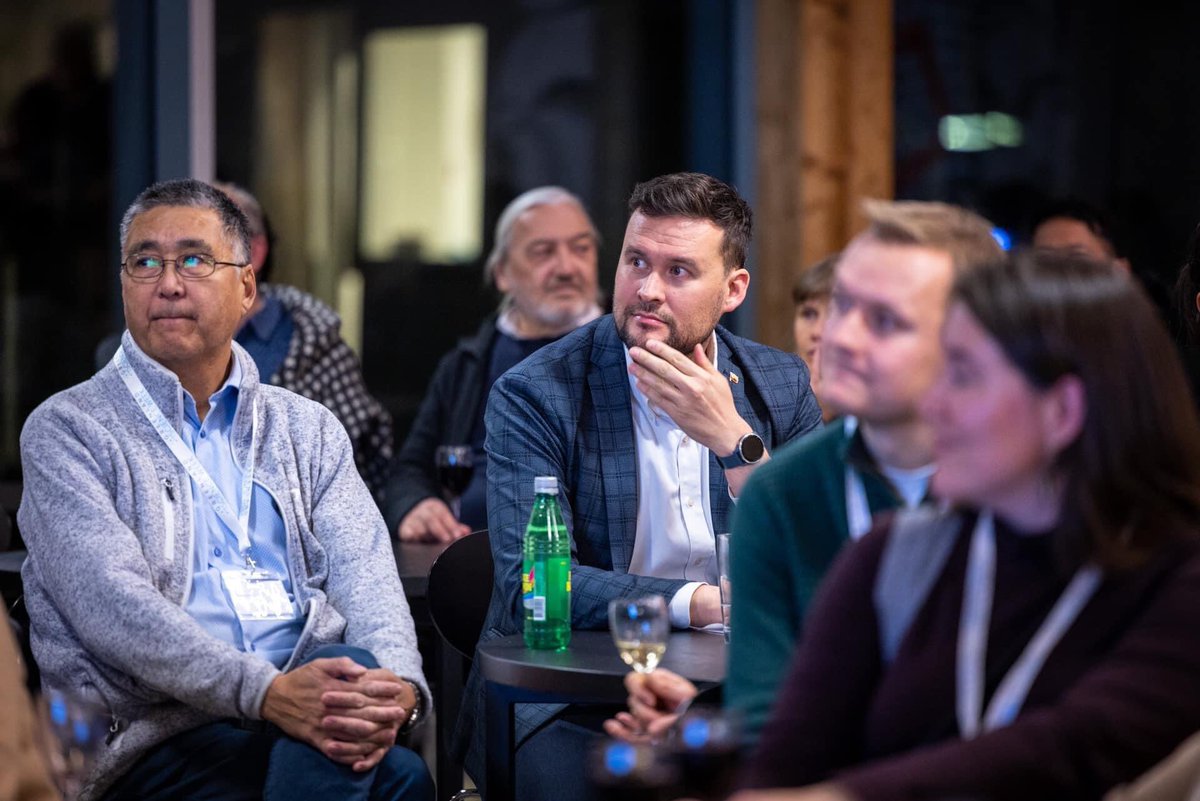 There’s now a folder on our Facebook page with lots of beautiful images of the last couple of conference days! 📸 Credit: #ArcticHub/Emil Nørgaard Stach❄️🙌 #greenlandscienceweek #gsw2021 #arcticresearchdays