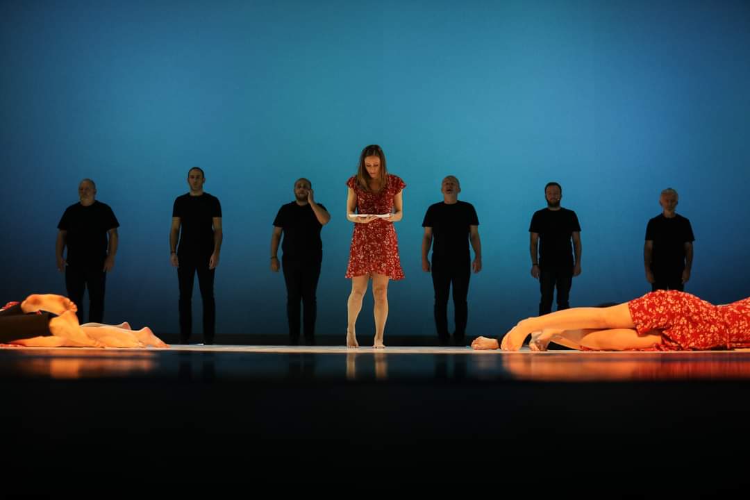 UnivCorse's tweet photo. Spectacle RITRATTU, de la Compagnie de danse universitaire Studidanza, d'après le roman "À son image" de Jérôme Ferrari
Chorégraphie de @Cline_3c Musique originale @A_FILETTA

✨ RDV le samedi 13 novembre 2021 à 20h30 au Spaziu Culturale Natale Rochiccioli - Mairie de Cargèse https://t.co/CK4mGVxfnr